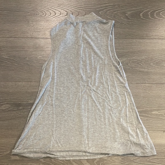 Top - Picture 2 of 2